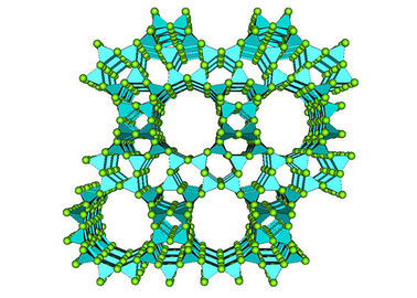 Siatka molekularna β beta zeolitu o dużej aktywności hydrokoleryzacji