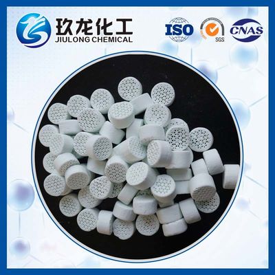 Adsorbent alkaliczny obciążający węgiel odsiarczający